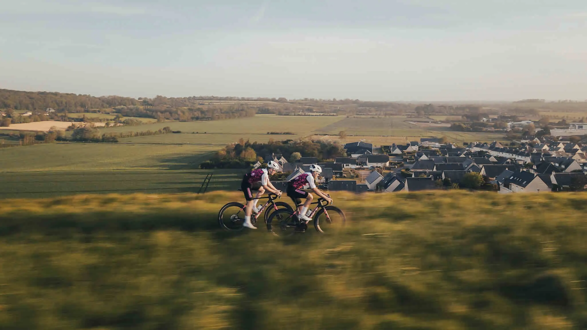 Cyclistes en maillot collab Chasse Patate × Barbeuk